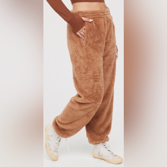 Aerie fluffy Sherpa Jogger - Picture 2 of 5
